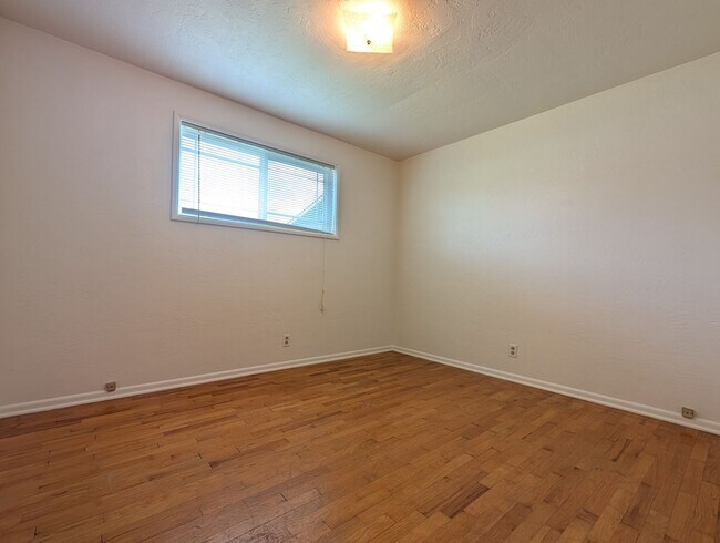 Building Photo - 3-Bedroom, 2-Bath Home In The River Road A...