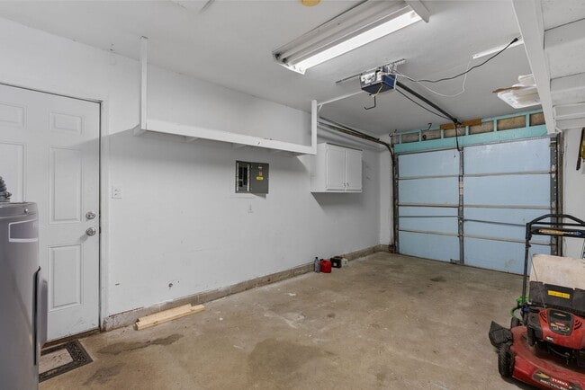 Building Photo - Just Listed in Virginia Beach – Move-In Ready!