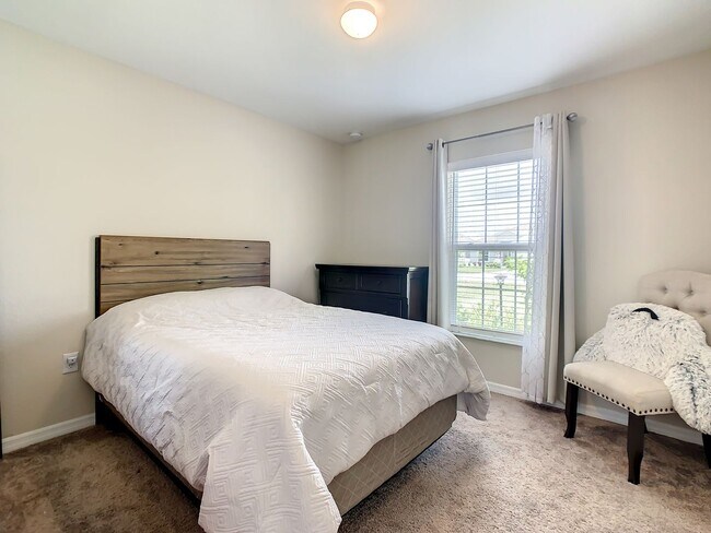 Building Photo - Beautiful 3 Bedroom 2 bath Home in desirab...