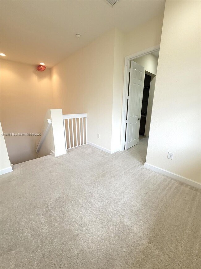 Building Photo - 6033 NW 118th Dr