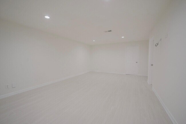 Building Photo - 1419 Chestnut Ridge Rd