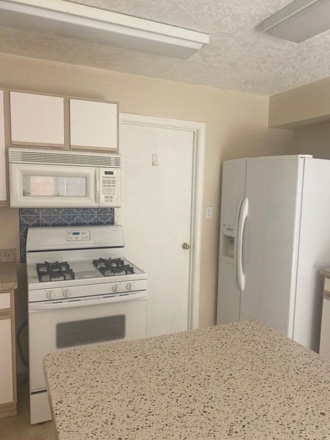 Building Photo - COMING SOON - 3 Bedroom 2.5 Bath Located in the NE Heights!