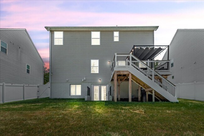 Building Photo - Like new Home!