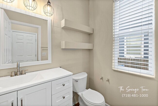 Building Photo - CHARMING, RECENTLY REMODELED 3BD HOME w/ E...