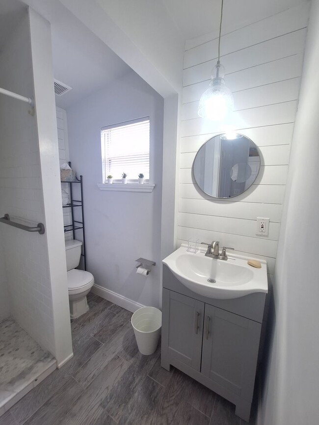 Building Photo - Efficiency Mainland New Smyrna Beach