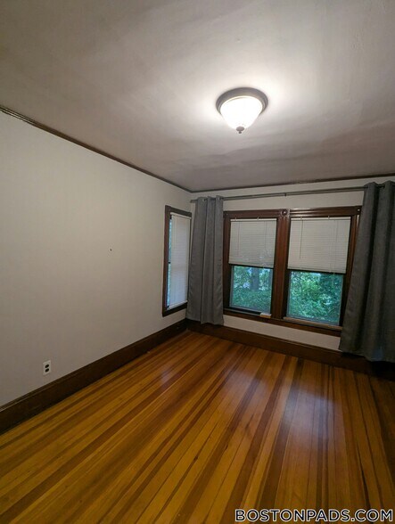 Building Photo - 1068 South St