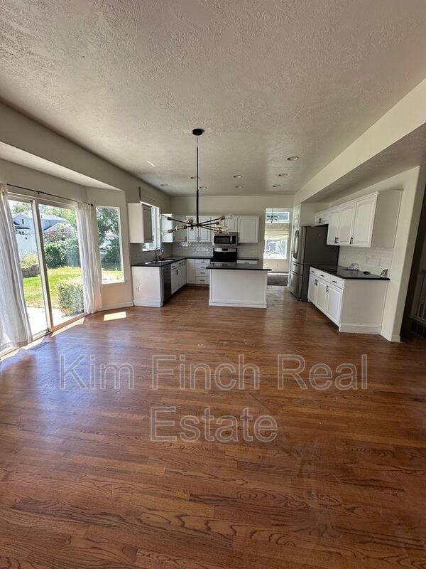 Building Photo - 9820 Deep Creek Dr