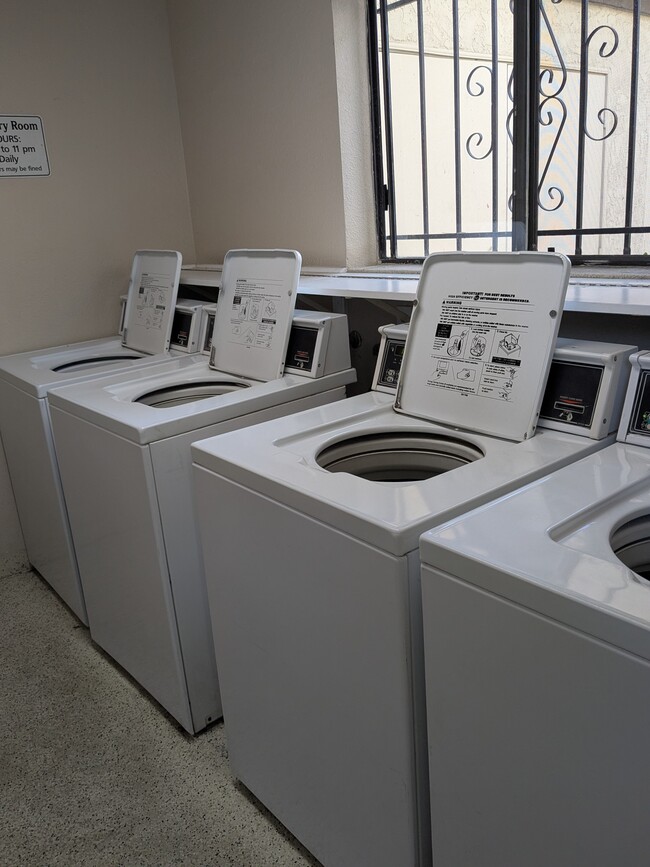 Affordable Community Laundry - 10323 Caminito Aralia