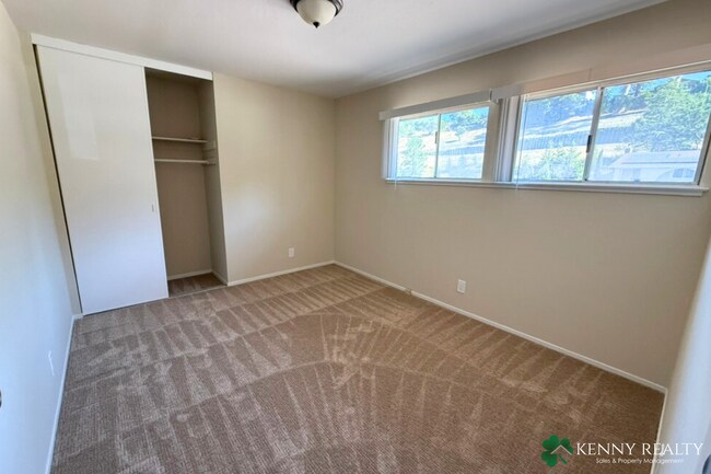 Building Photo - Large Updated 5 Bedroom Home in San Mateo ...