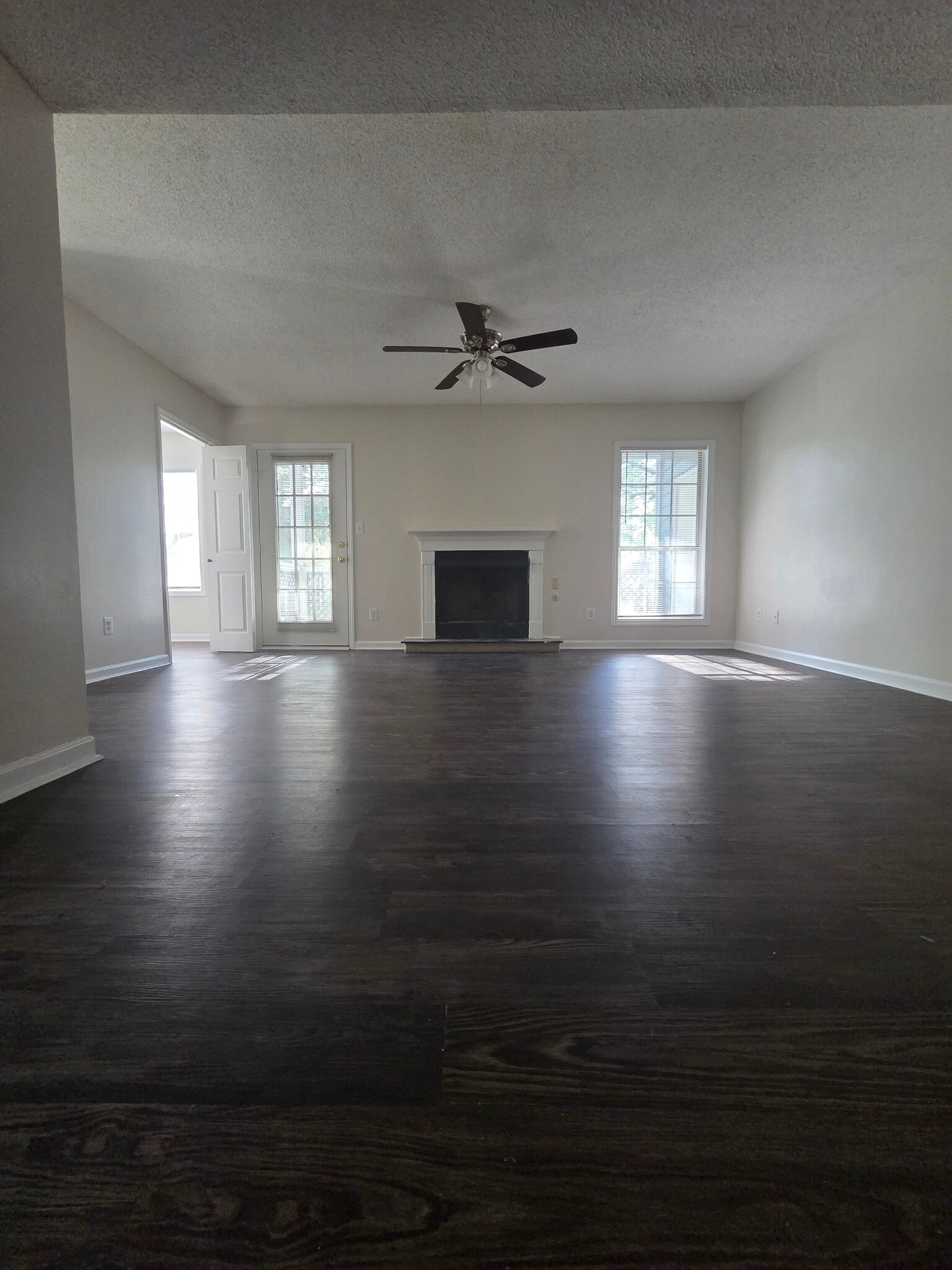 Building Photo - 6043 Green Forest Dr