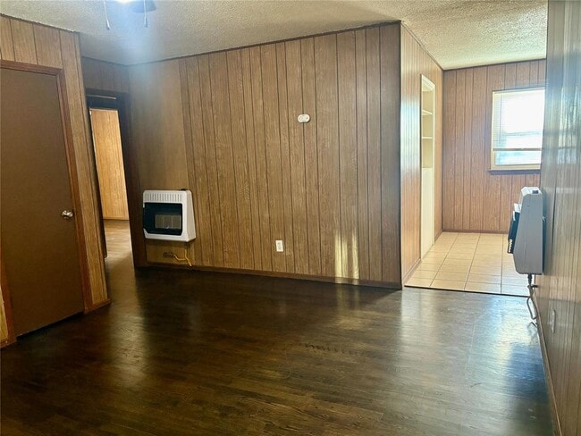 Building Photo - 6413 S Lindsay Ave