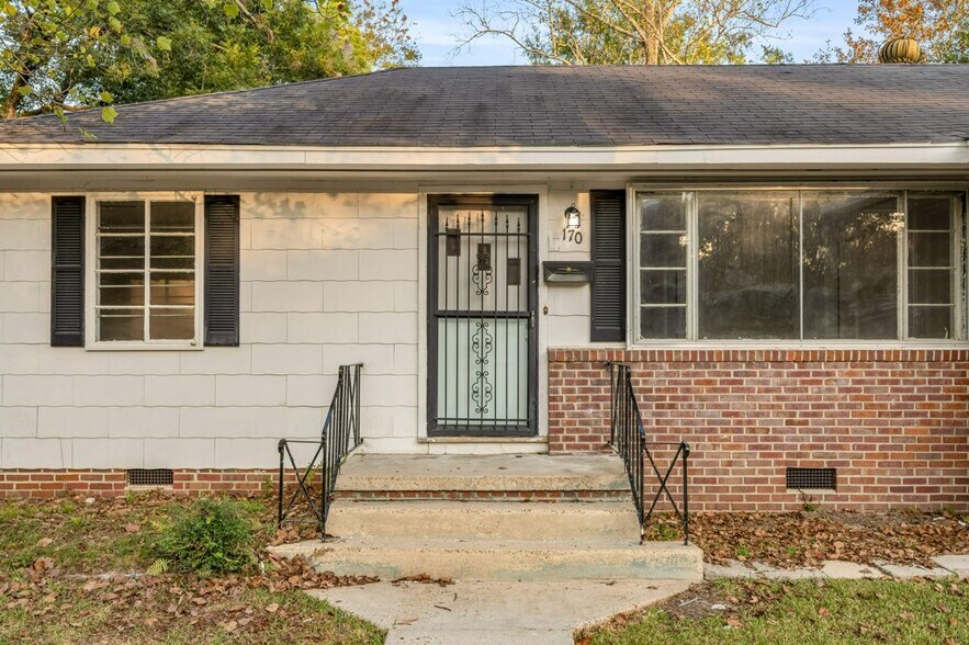 Building Photo - 170 Meadow Hill Rd