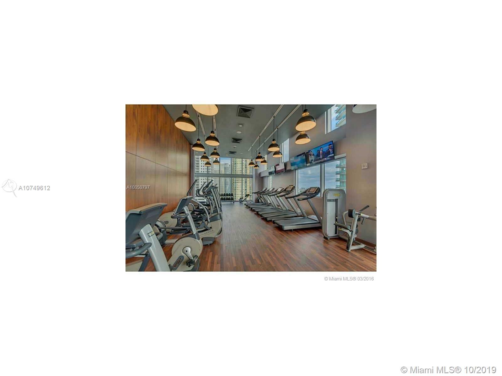 Building Photo - 1300 Brickell Bay Dr