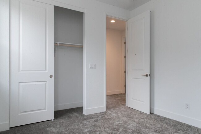 Building Photo - Home is occupied and not able to be shown ...