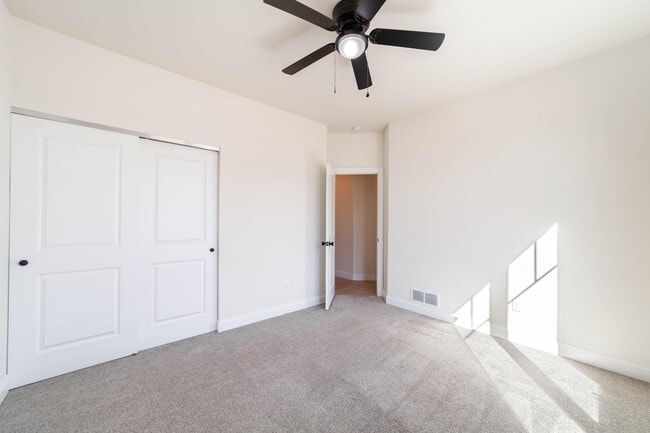 Building Photo - 609 Tomahawk Dr