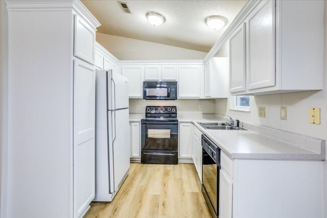 Building Photo - Adorable 3 bed, 1 bath