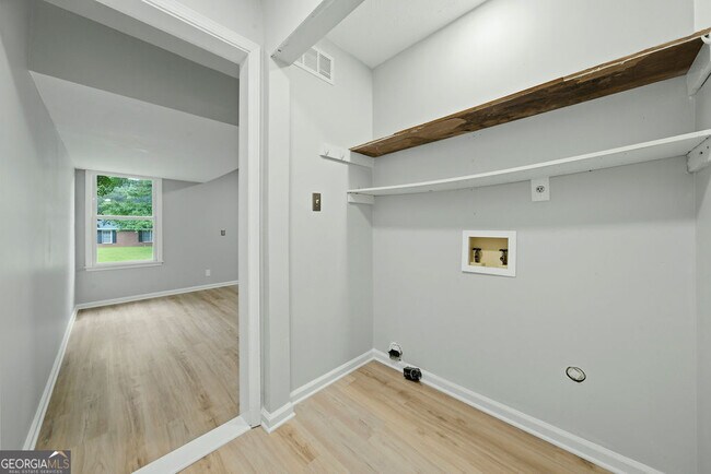 Building Photo - 210 Meadow Run