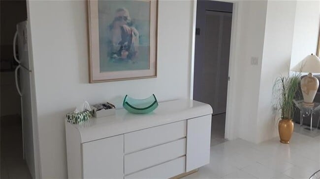 Building Photo - 1950 S Ocean Dr