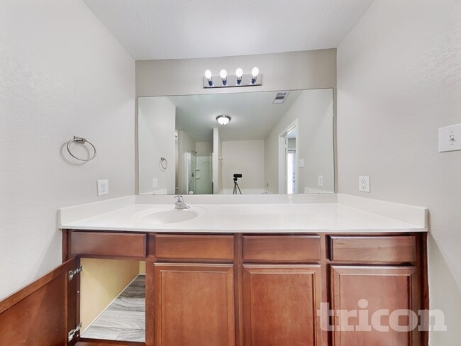 Building Photo - 2402 Regatta Ln