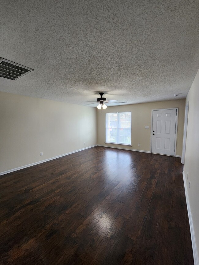 Building Photo - 1239 Askew Dr