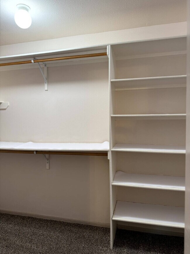Building Photo - 317 Zenith Dr
