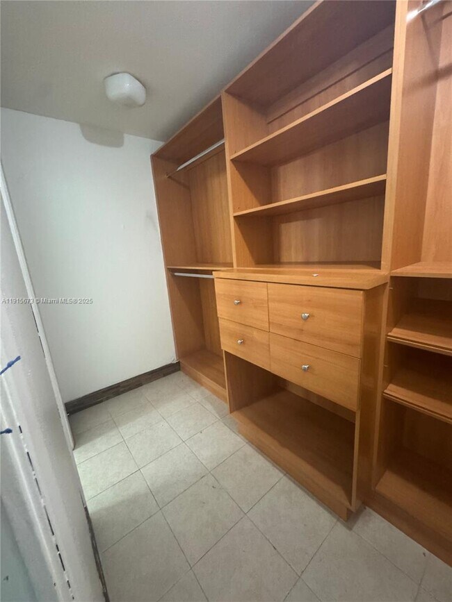 Building Photo - 7000 Crown Gate Ct