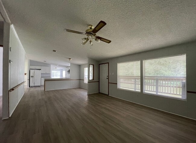 Building Photo - Ready To Rent!