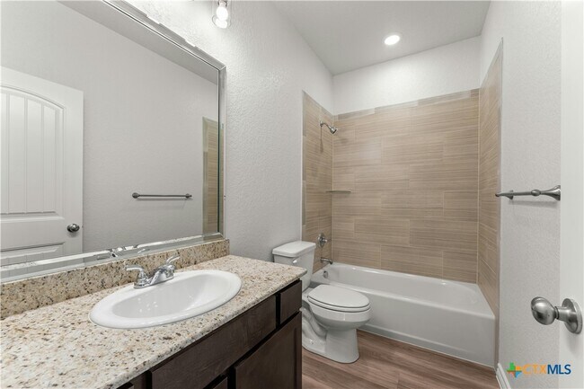 Building Photo - 1118 B Zora Dr