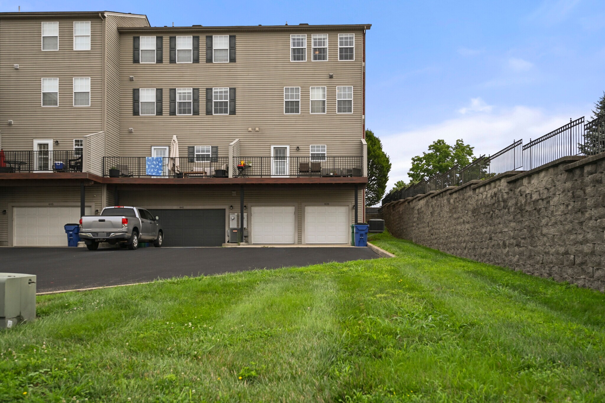 Building Photo - 435 Walnut St