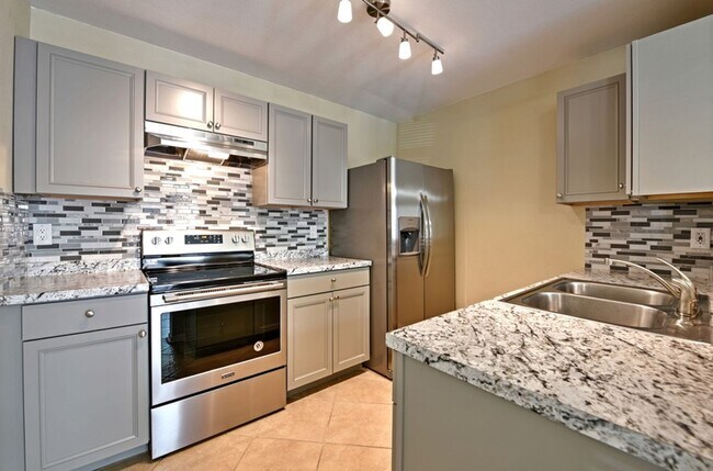 Building Photo - 3404-3404 Ridge Ash
