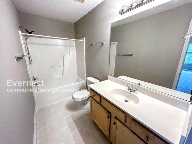 Building Photo - 4608 Twin Hickory Lake Dr