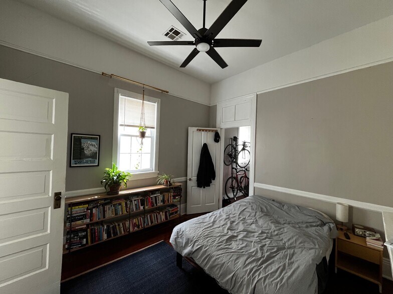 Building Photo - 604 Second St.