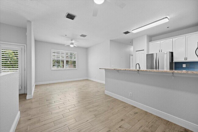Building Photo - 152 Village Blvd
