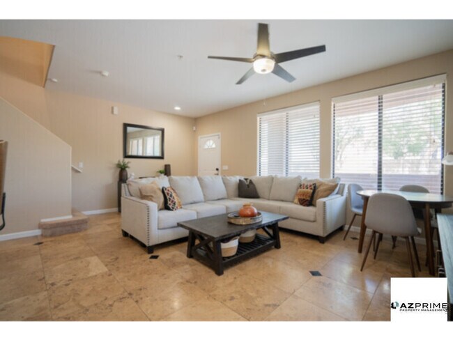 Building Photo - Beautiful 3/2.5 Glendale Townhouse with Ba...