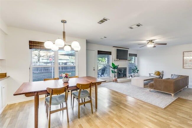 Building Photo - 4002 Biscay Dr