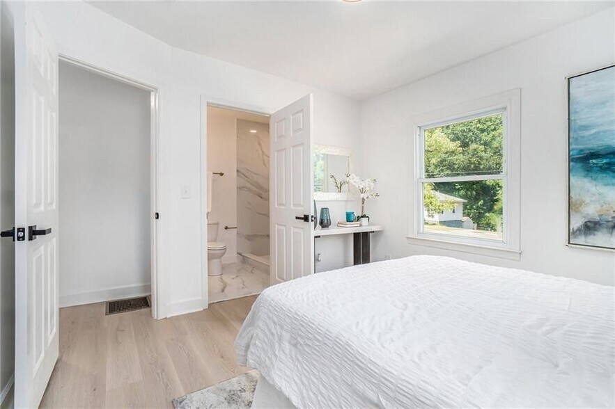 Building Photo - 2539 Glendale Cir SE