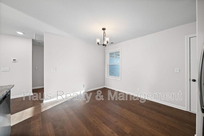 Building Photo - 1514 Fredrick Dr