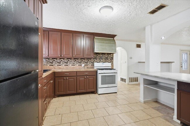 Building Photo - 510 56th St