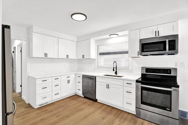 Building Photo - 3BD | 2BTH - BEAUTIFUL HOME - WEST BLOOMFIELD, MI