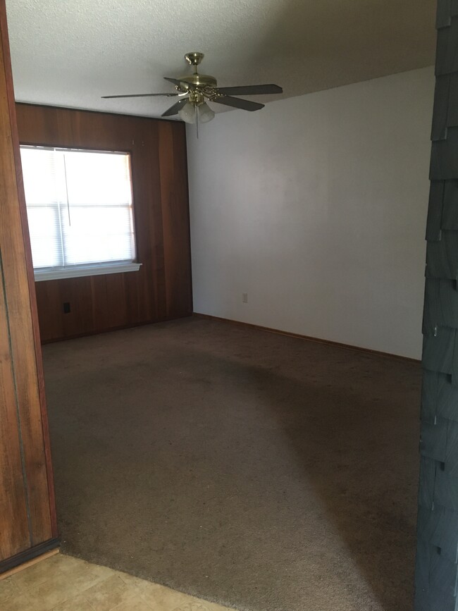 Living room - 2832 Stonebrook St