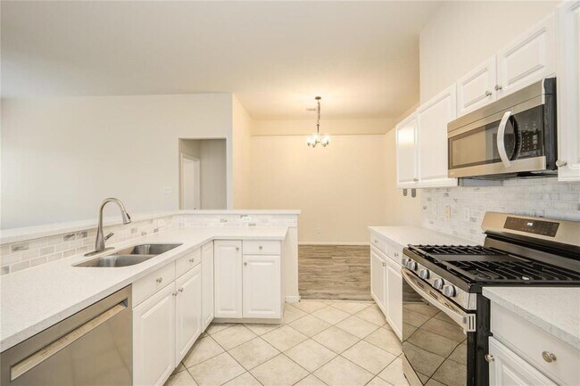 Building Photo - 9719 Goldenglade Dr