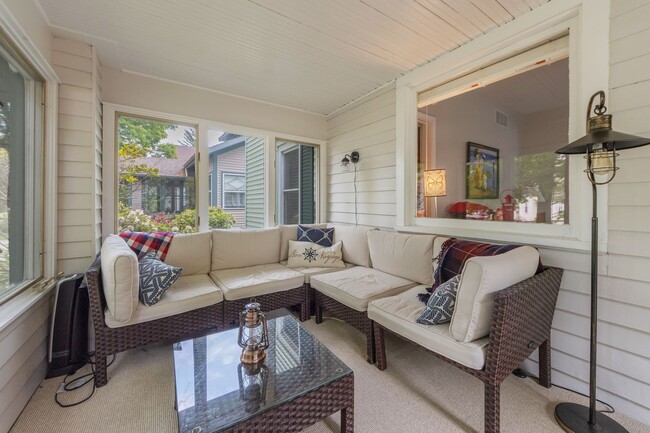 Building Photo - Charming Fully Furnished Three Bed, Two Ba...