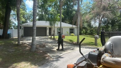 Building Photo - 3251 Planter Dr
