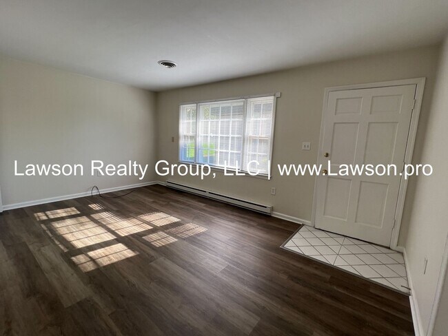 Building Photo - Moran 623-625