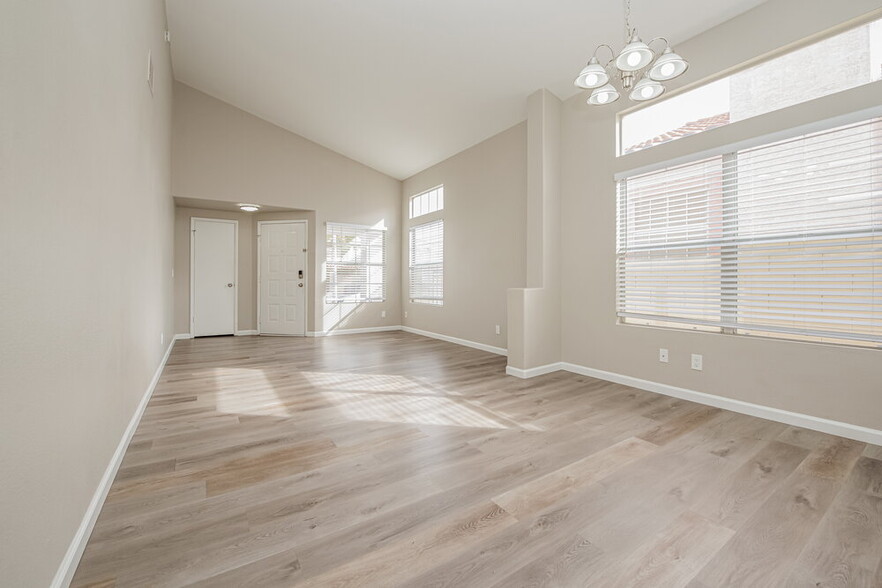 Building Photo - 1945 Curio Dr