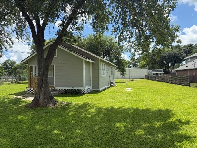 Building Photo - 8926 Courtney Dr