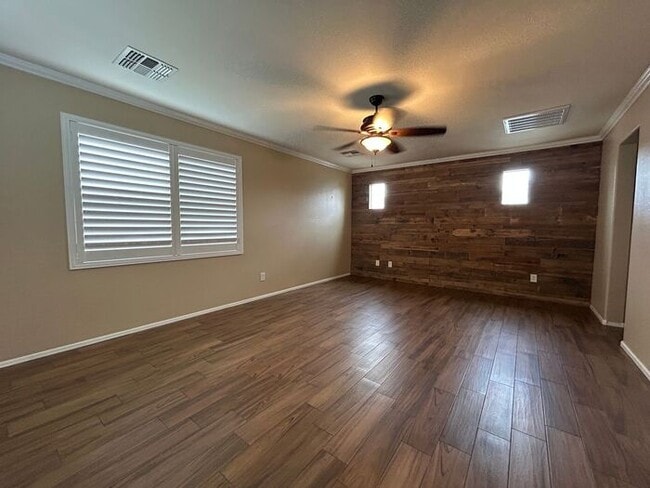 Building Photo - 2251 S Ponderosa Dr