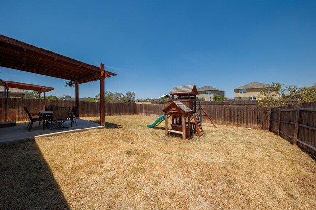 Building Photo - 132 Thrasher Cv