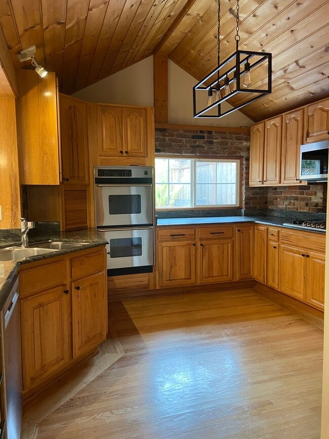 Building Photo - 3 Bed/2Bath Ready to Move In