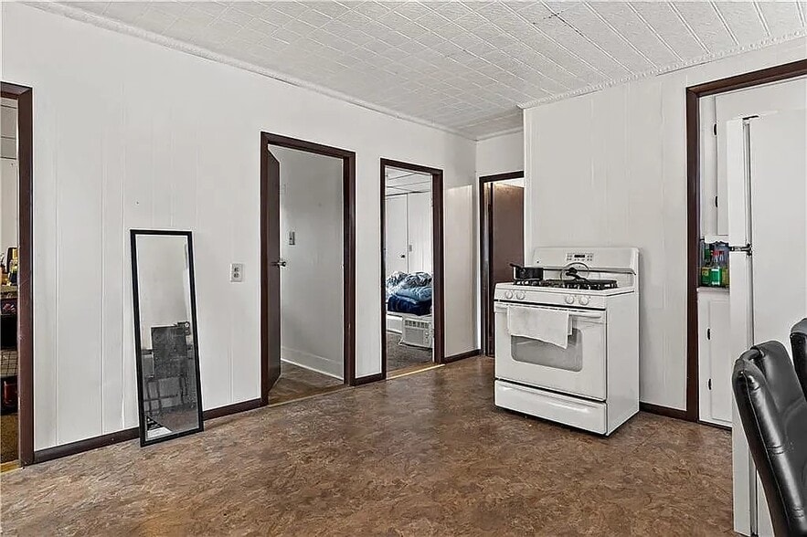 Building Photo - 102 Francis Ave